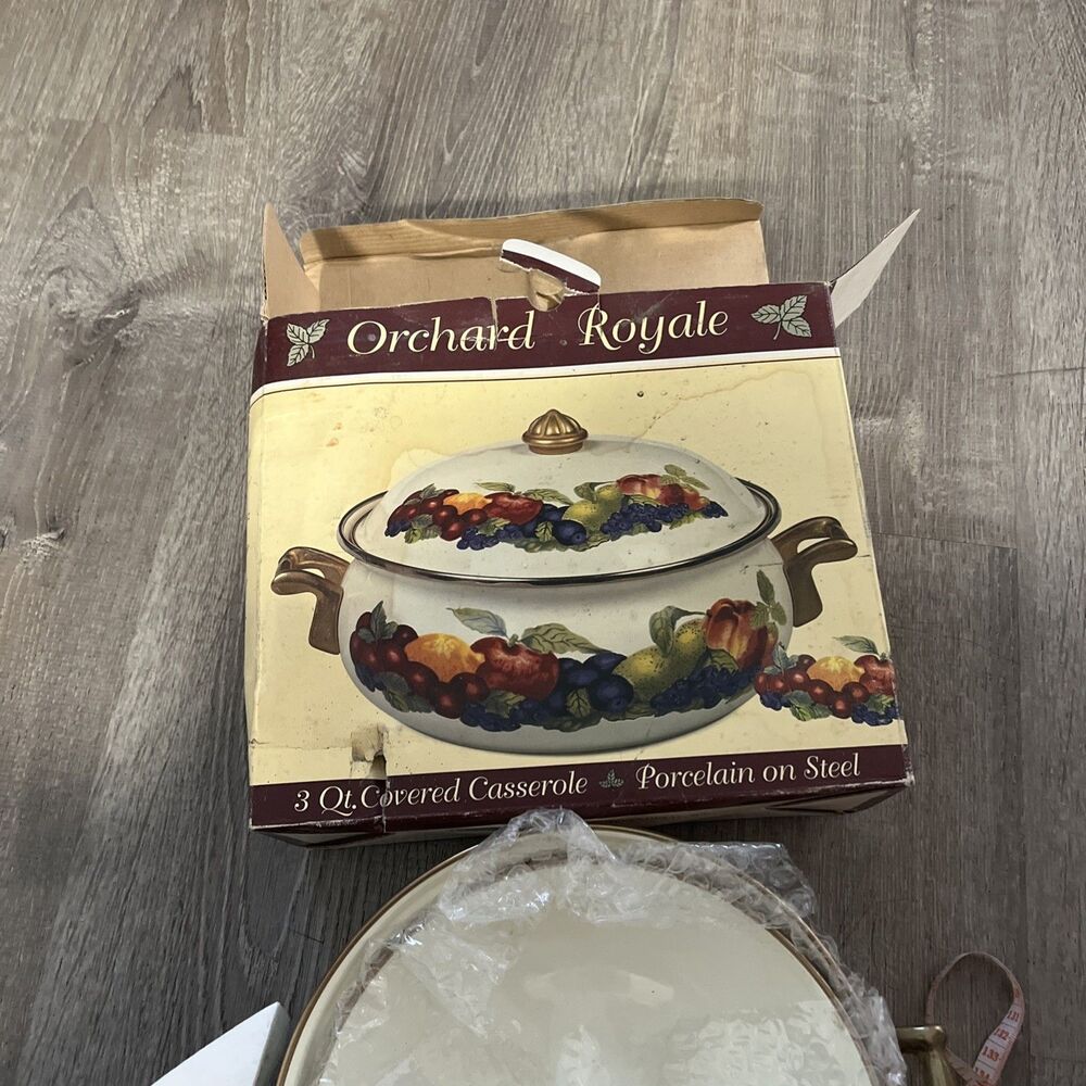 LINCOWARE "Orchard Royale Porcelain Casserole Dish 3Qt Dutch Oven Enamel Vtg